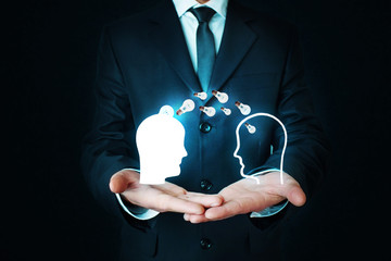 在赤道正上方的同步卫星距离地球中心的高度都相等吗？